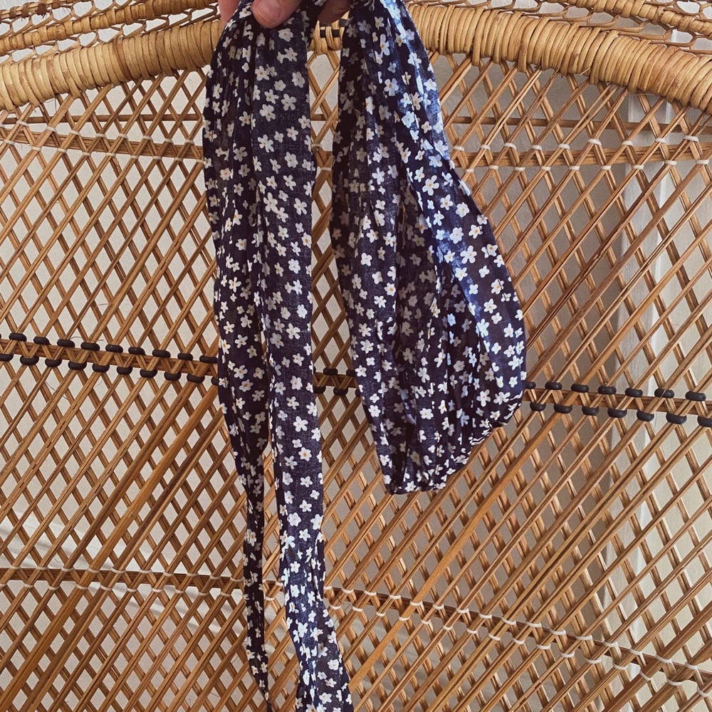 American Eagle headscarf